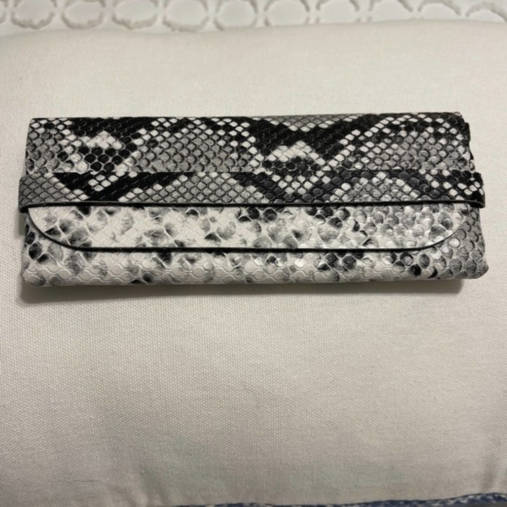 Marvy Bye Bye Blue Faux Leather Snake Skin Design Eyeglass Case‎